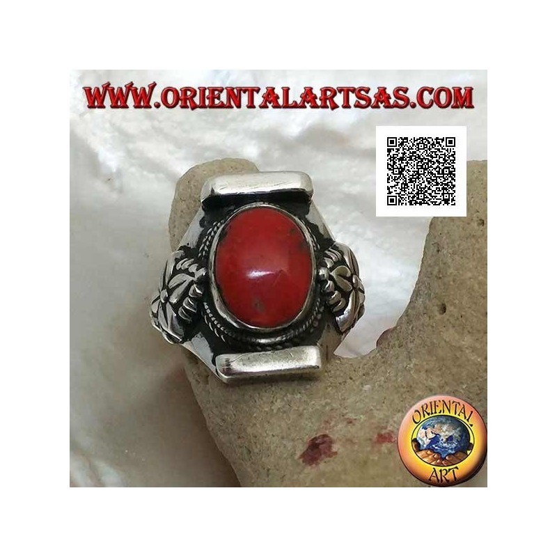 Anillo de plata con coral tibetano antiguo ovalado en entorno nepalí con hojas a los lados