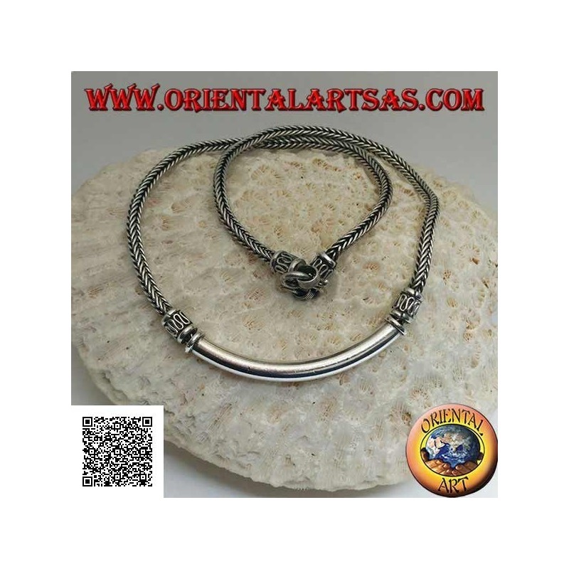 Square interweaving silver necklace with smooth central tubular plate and decorative serpentine inserts