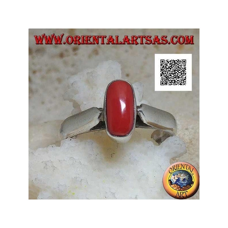Bague en argent avec corail tibétain antique ovale en relief sur un sertissage simple
