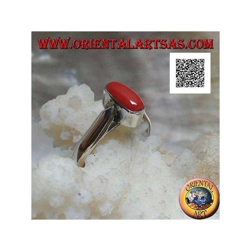 Bague en argent avec corail tibétain antique ovale en relief sur un sertissage simple