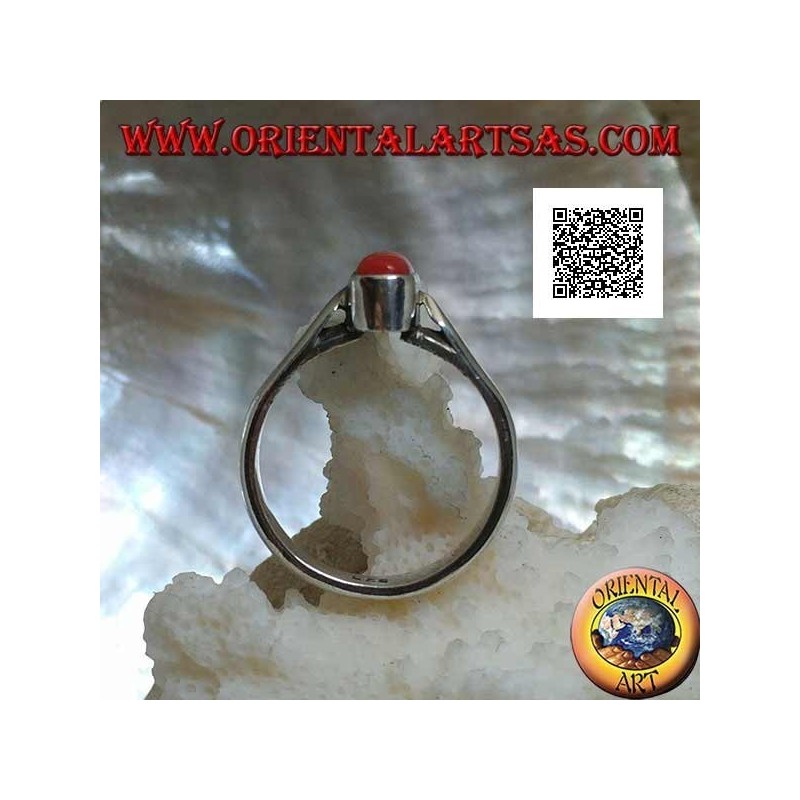 Bague en argent avec corail tibétain antique ovale en relief sur un sertissage simple