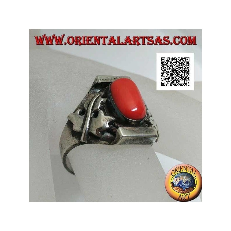 Anello in argento con corallo tibetano antico ovale su montatura nepalese con foglia d'acero sui lati