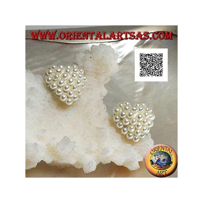 Heart-shaped lobe silver earrings studded with beads
