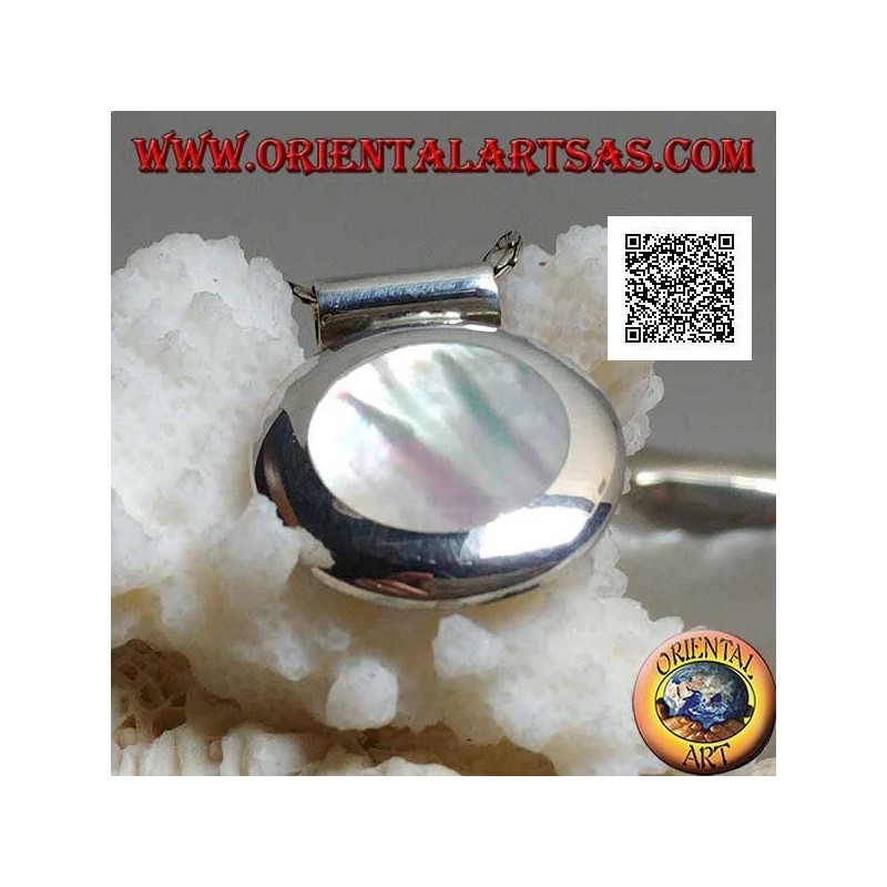 Silver pendant with round mother of pearl on smooth side frame and tubular hook