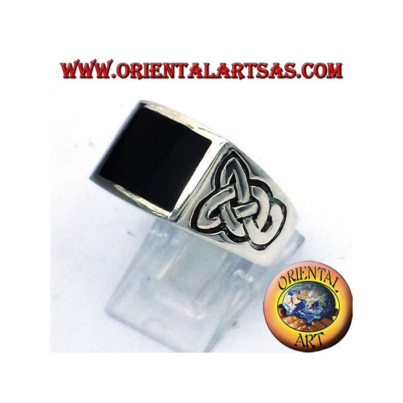 anillo con ónix y plata nudo celta