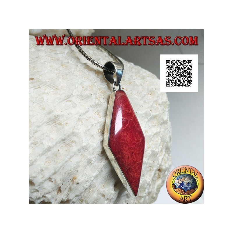 Colgante de plata con coral rojo romboidal (coral) en un marco liso