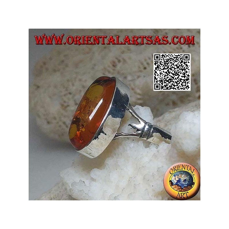 Anello in argento con ambra ovale allungata cabochon agganciata a due