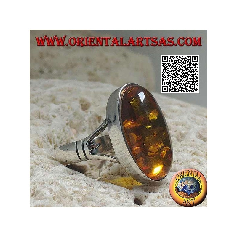 Anello in argento con ambra ovale allungata cabochon agganciata a due