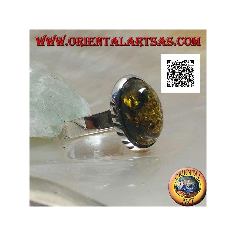 Anillo de plata con ámbar cabujón verde ovalado y grabados oblicuos en los laterales (19)