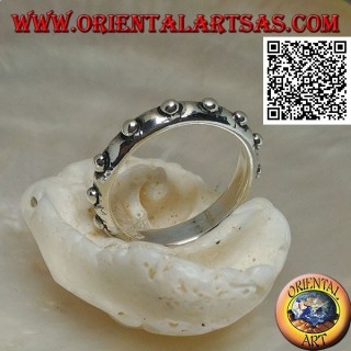 Bague en argent avec boules en relief (col clouté)