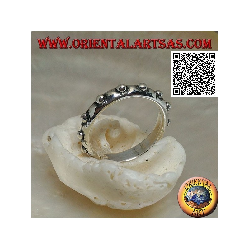 Silver ring with embossed balls (studded collar)