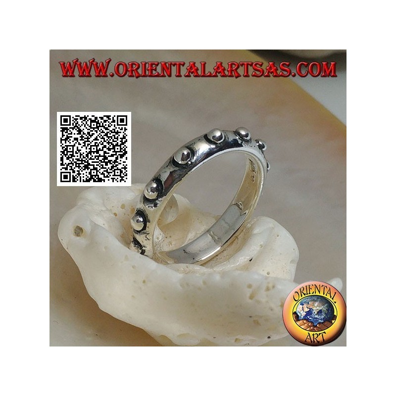 Bague en argent avec boules en relief (col clouté)