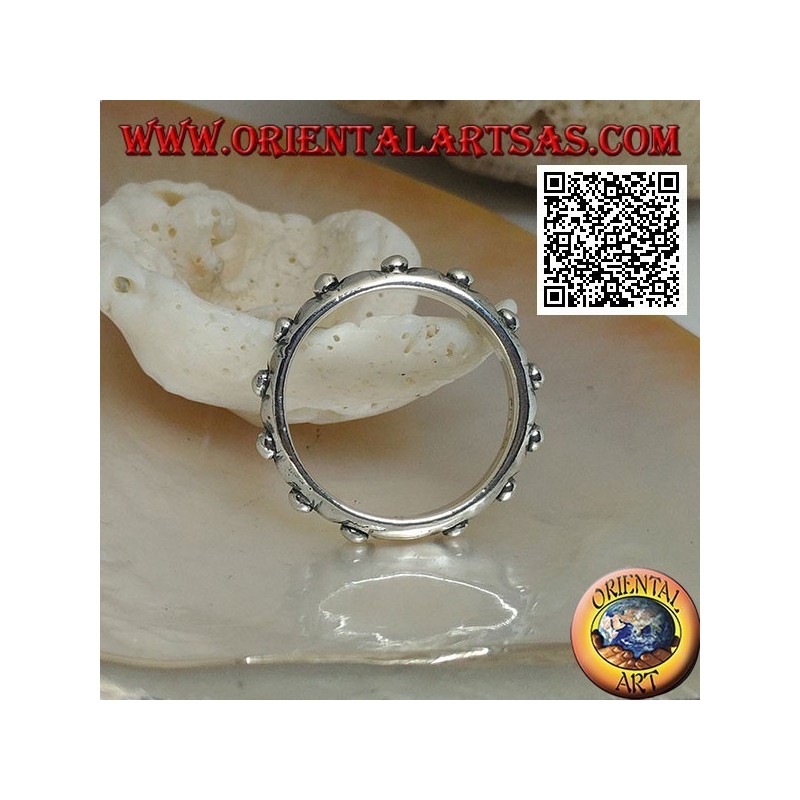 Anillo de plata con bolas en relieve (cuello tachonado)