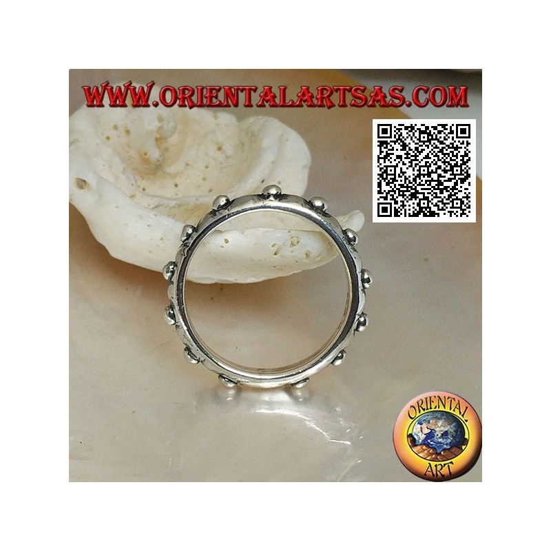 Anillo de plata con bolas en relieve (cuello tachonado)