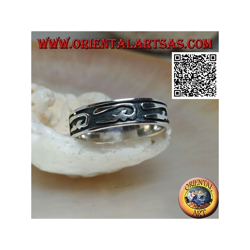 Bague en argent avec motifs stylisés en forme de U en bas-relief