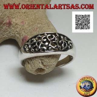 Anello a fedina in argento con decorazione fitta traforata su ovale orizzontale