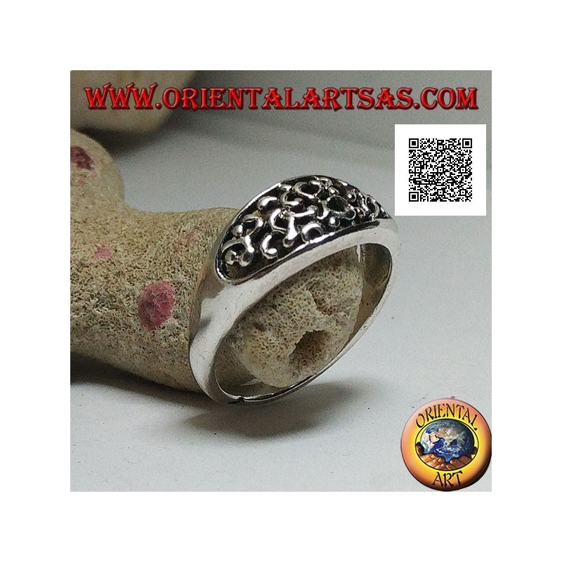 Anello a fedina in argento con decorazione fitta traforata su ovale orizzontale