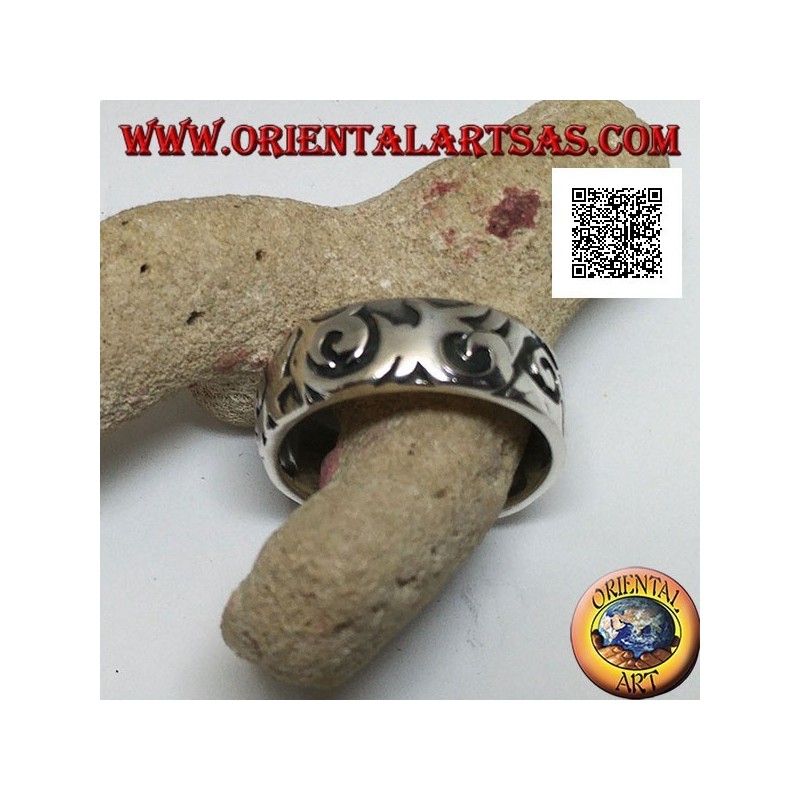 Silver band ring with engraved Maori-Polynesian style wavy designs