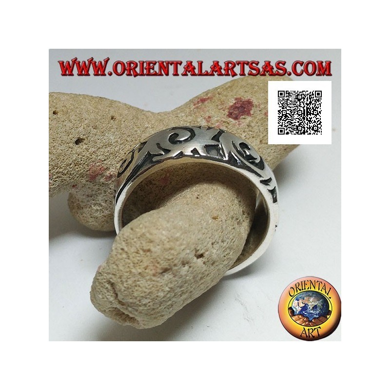 Bague en argent avec motifs ondulés gravés de style maori-polynésien