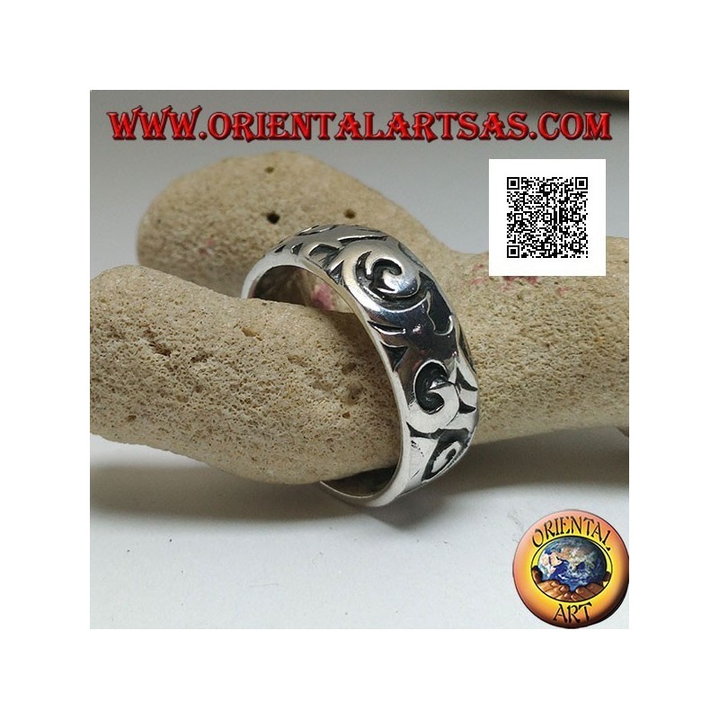 Silver band ring with engraved Maori-Polynesian style wavy designs