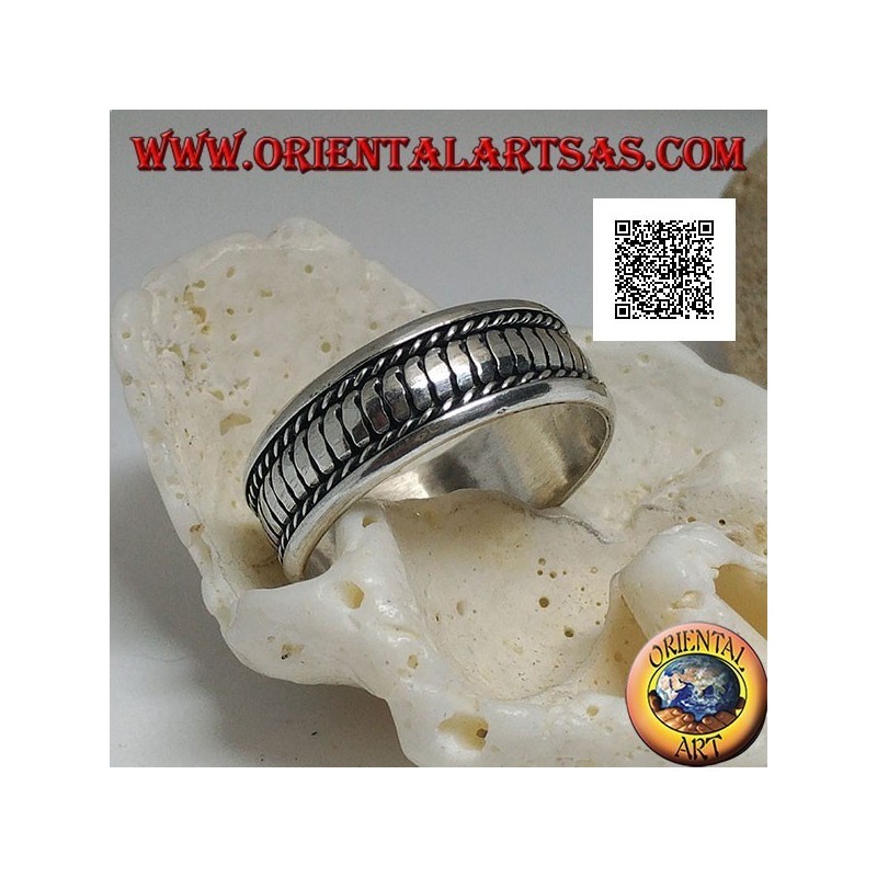 Anello fedina in argento a righe verticali tra intreccio sopra a sotto