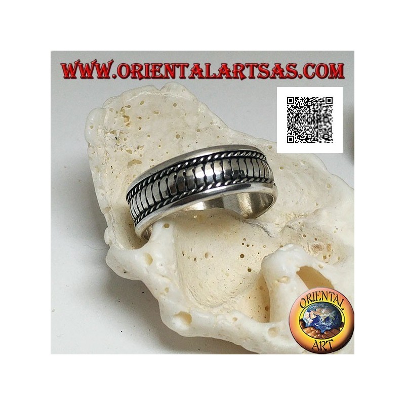 Anello fedina in argento a righe verticali tra intreccio sopra a sotto