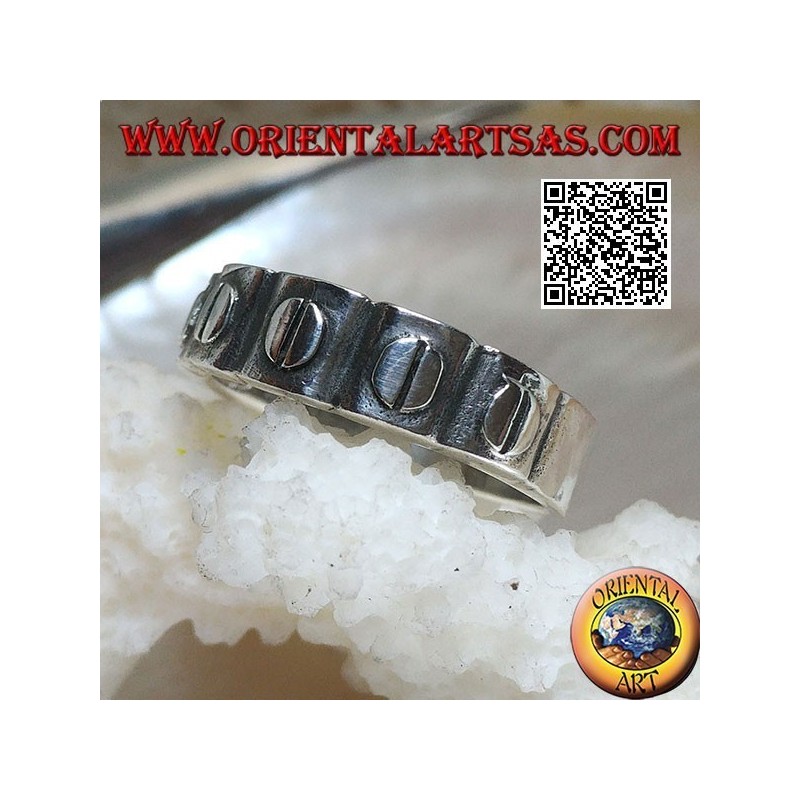 Bague en argent avec disques gravés en relief