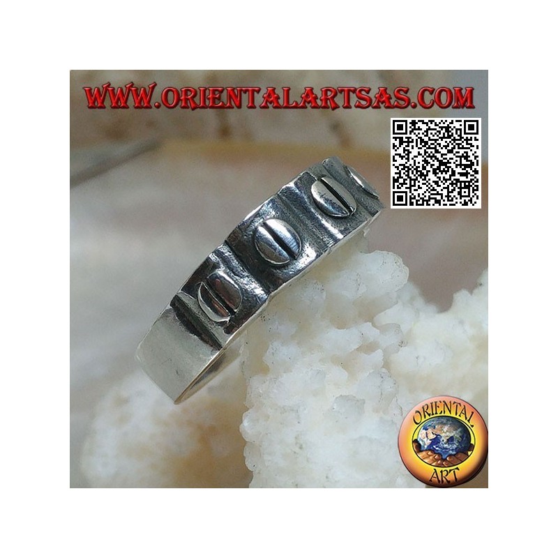 Anillo de plata con discos grabados en relieve