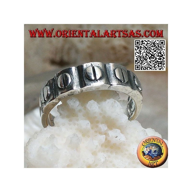 Bague en argent avec disques gravés en relief