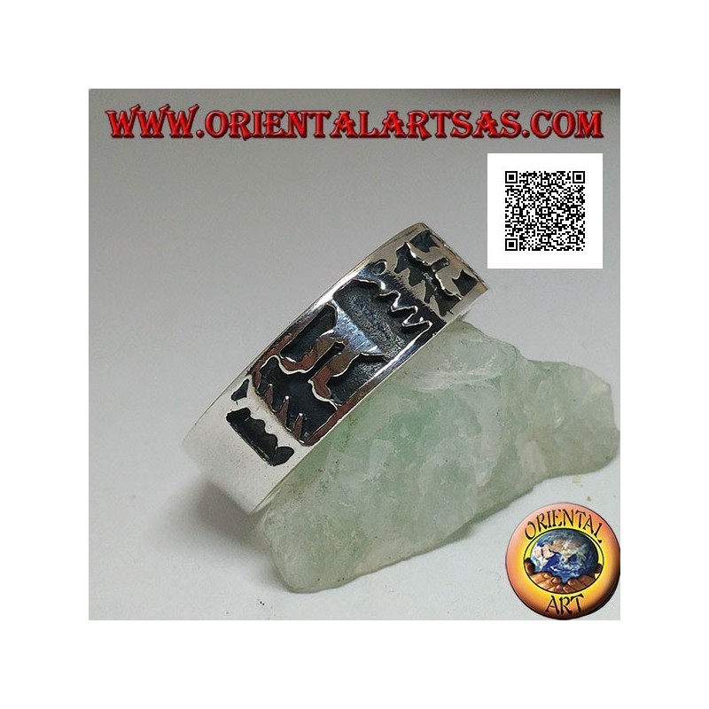 Anello fedina in argento con motivo artistico orientale in bassorilievo