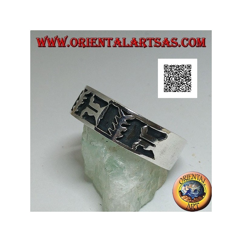 Silver ring with oriental artistic motif in bas relief