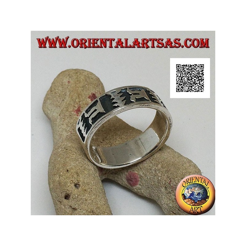 Silver ring with oriental artistic motif in bas relief