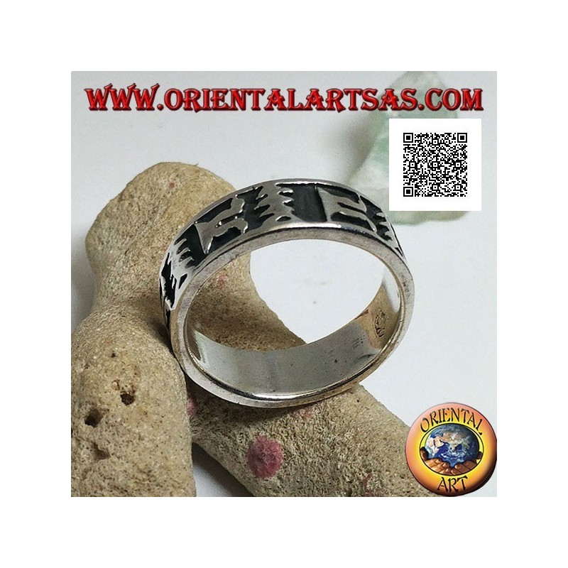 Anello fedina in argento con motivo artistico orientale in bassorilievo