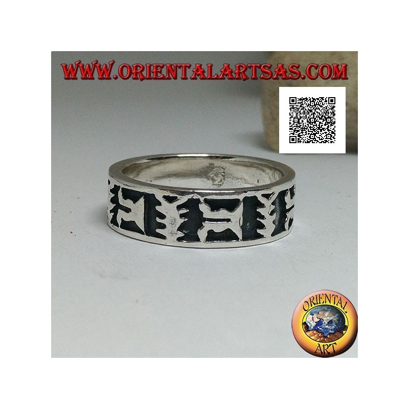 Bague en argent avec motif artistique oriental en bas-relief