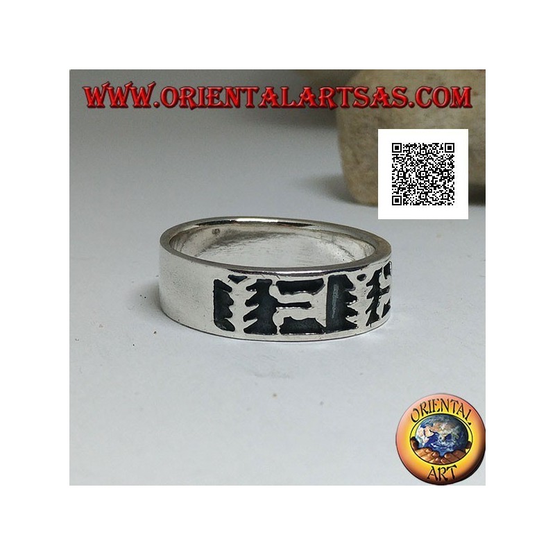 Bague en argent avec motif artistique oriental en bas-relief
