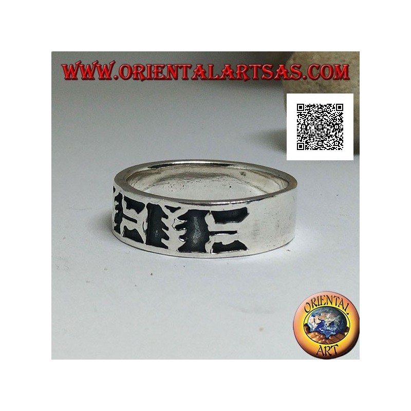 Silver ring with oriental artistic motif in bas relief