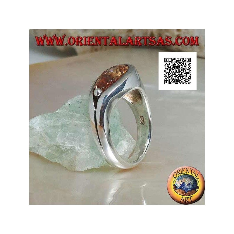 Anillo de plata con baño de rodio con circonitas champán en forma de cruz en engaste liso