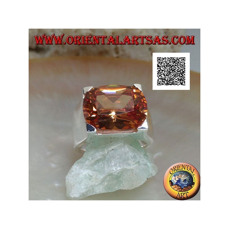 Anello in argento rodiato con zircone champagne ovale trasverso incastonato in un rettangolo 