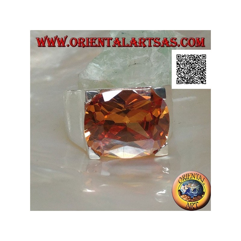 Anello in argento rodiato con zircone champagne ovale trasverso incastonato in un rettangolo