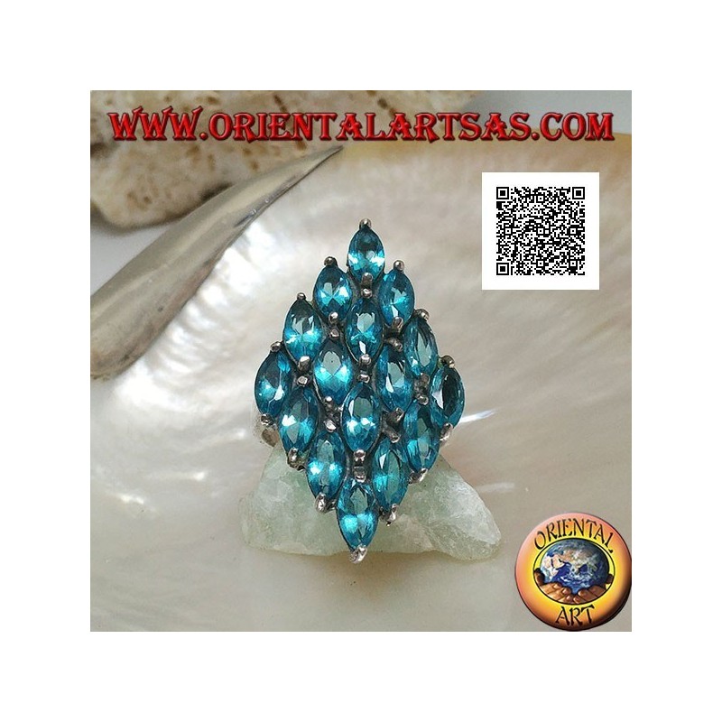 Anillo de plata en forma de rombo formado por 16 topacios azules ovalados engastados