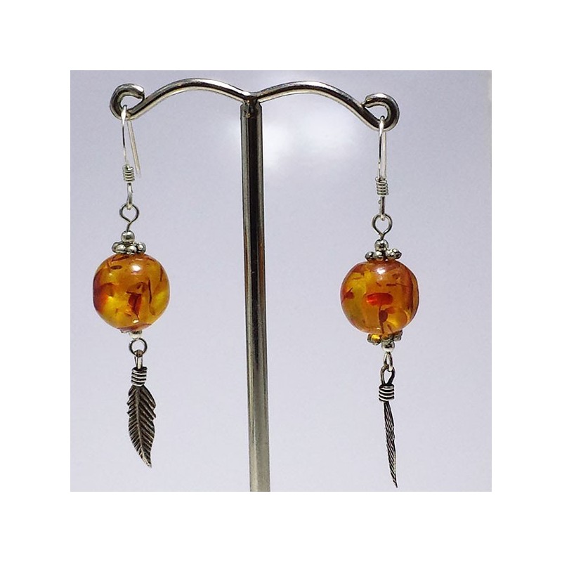 pendientes de bolas en plata con plumas de color ámbar