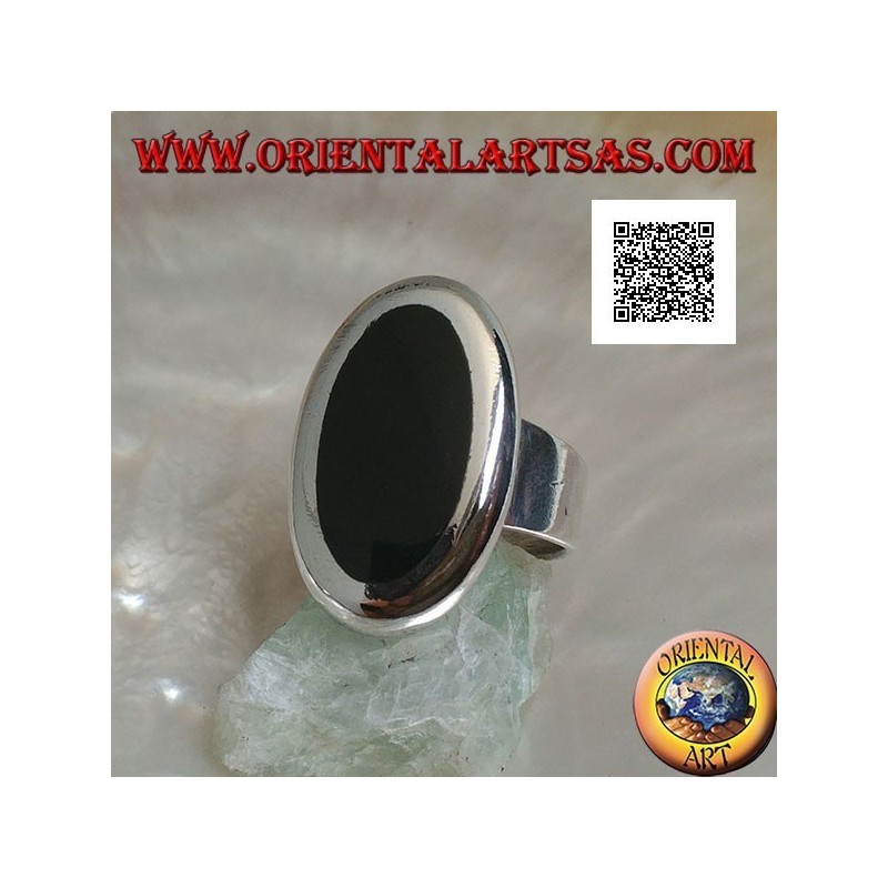 Anello in argento con onice ovale incastonata a filo bordo con contorno liscio