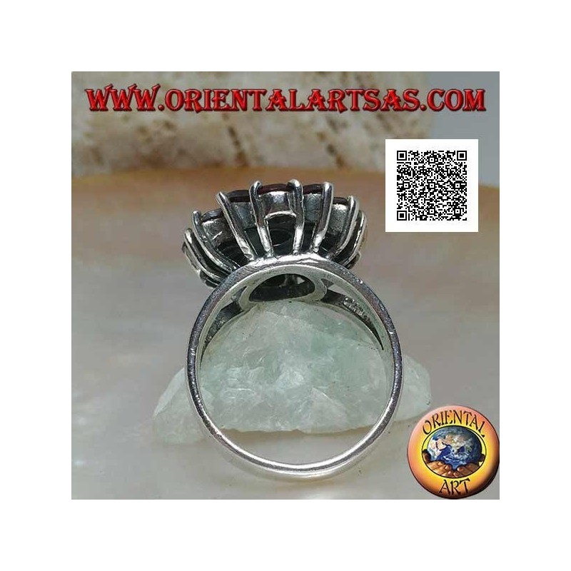 Anillo de plata con flor en relieve de 13 granates redondos naturales, lanzadera y gota, engastado