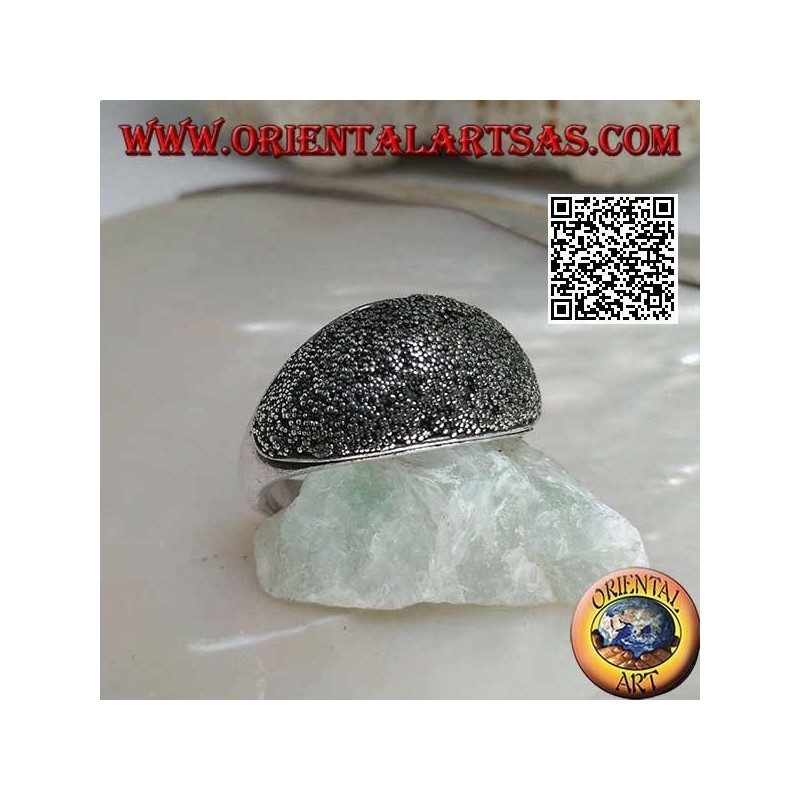 Anello in argento a fascia bombata tempestato di marcasite