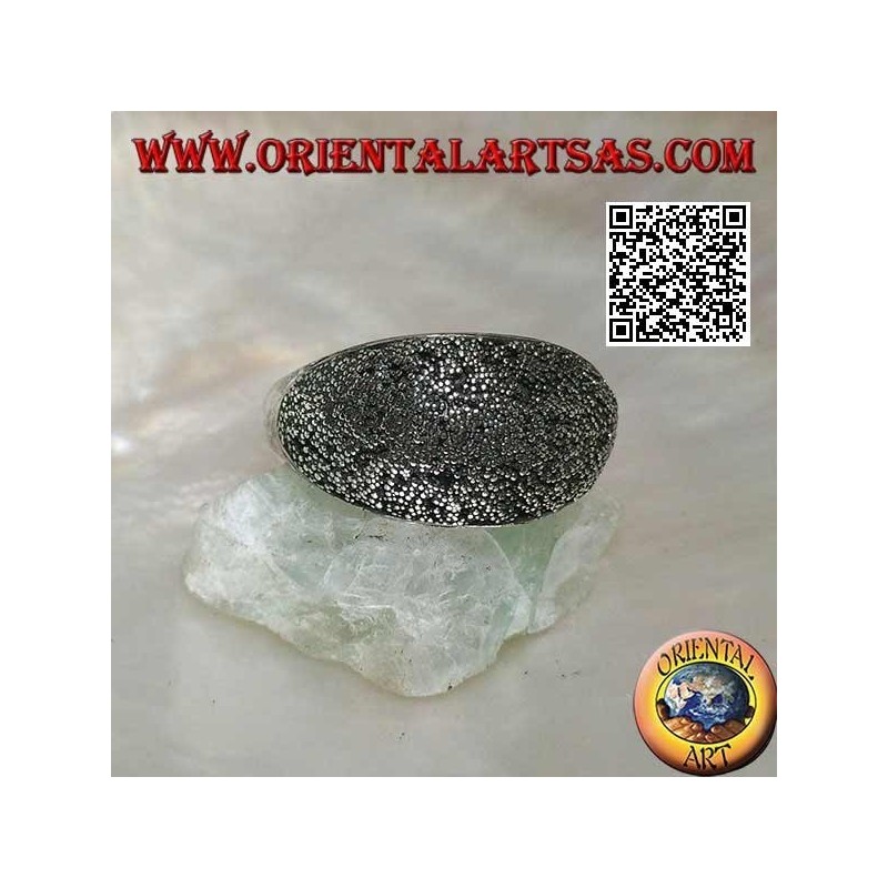 Anello in argento a fascia bombata tempestato di marcasite