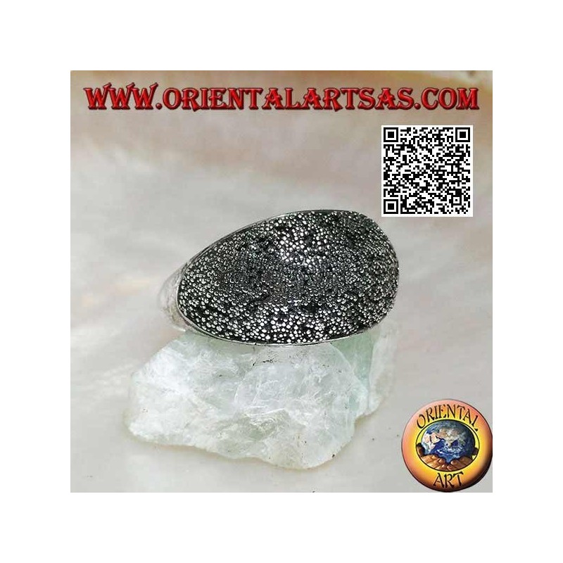 Anello in argento a fascia bombata tempestato di marcasite