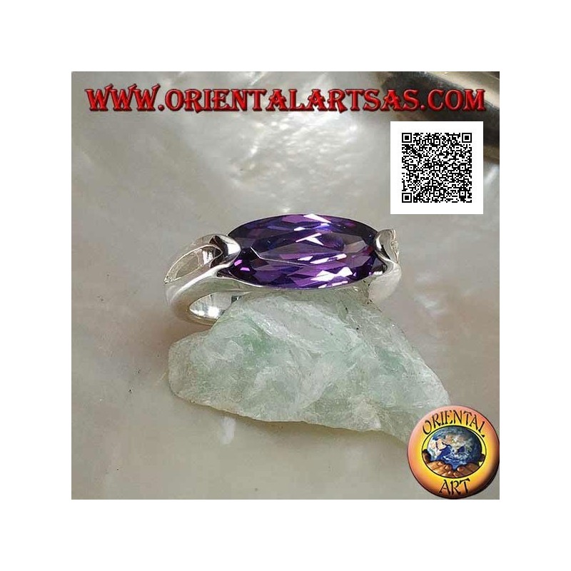Bague en argent rhodié avec zircon améthyste ovale facetté étroit accroché sur le côté