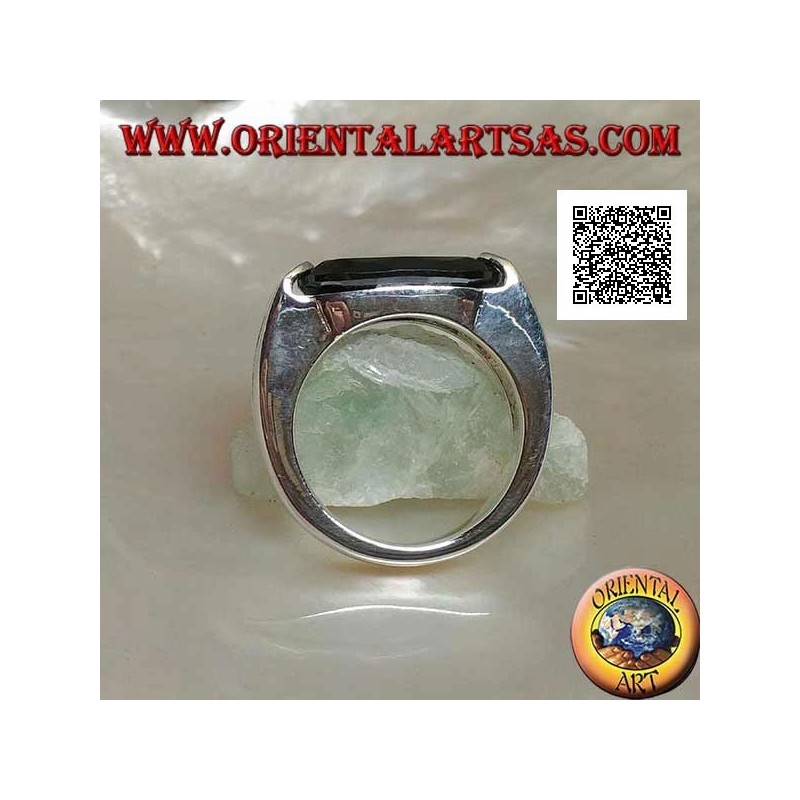 Rhodinierter Silberring mit schmalem, ovalem, facettiertem Spinellzirkon an der Seite