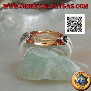 Rhodiumsilberring mit schmalem, ovalem, facettiertem Champagnerzirkon an der Seite
