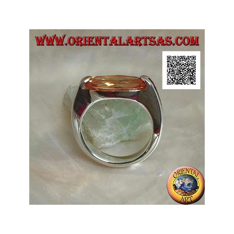 Bague en argent rhodié avec zircon champagne ovale à facettes étroit accroché sur le côté